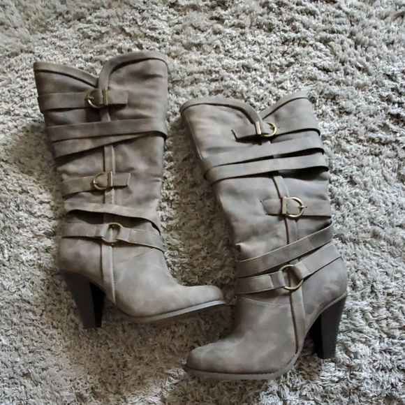 Boots - Picture 2 of 3